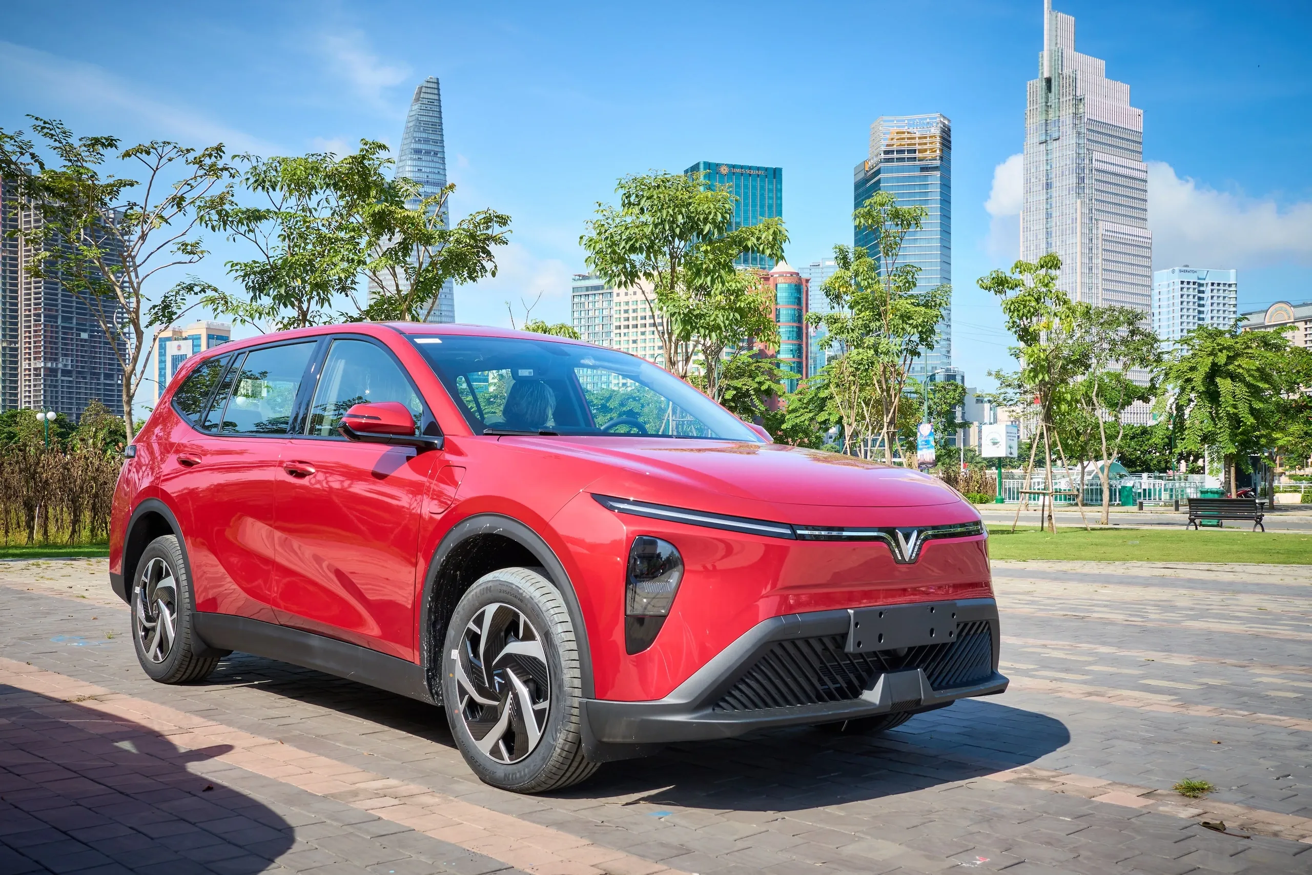 Thuê xe tự lái vinfast LIMO tại Buôn Ma Thuột
